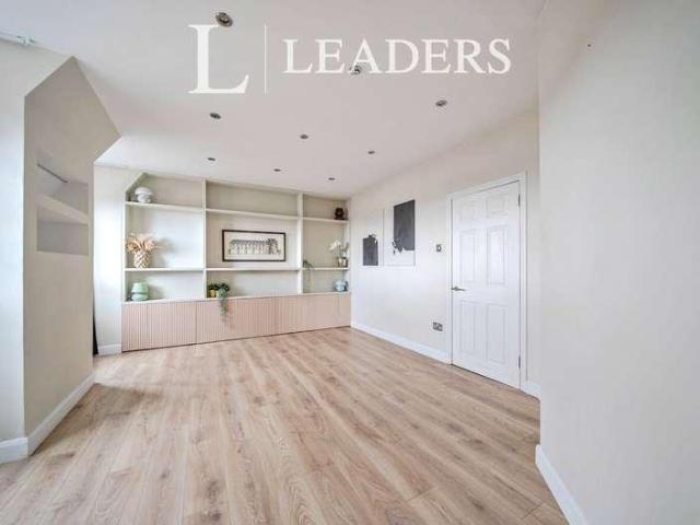 Flat for sale in Sandown Park, Kent
