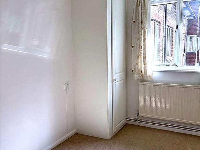 Flat for sale in Temple Fortune, Greater London