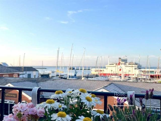 Flat for sale in Cowes, Isle Of Wight