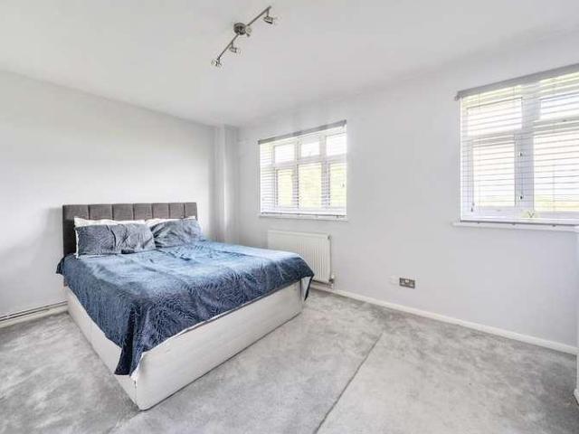 Flat for sale in London Borough of Merton, Mitcham