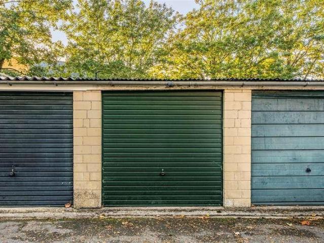 Flat for sale in Lambridge, Bath