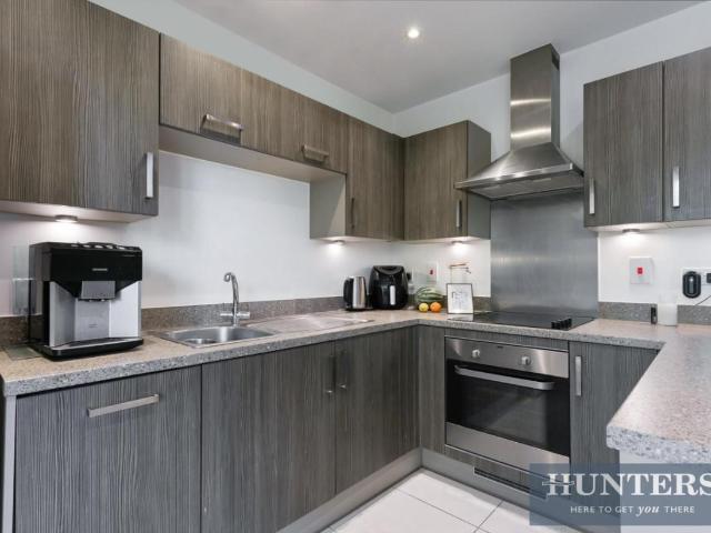 Flat for sale in London Borough of Hounslow, Heston