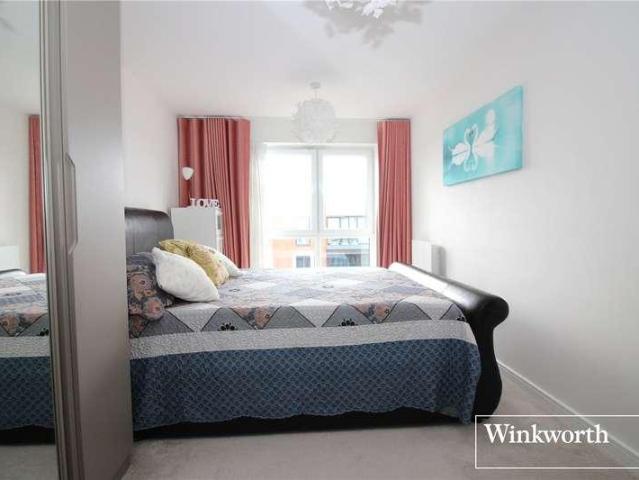 Flat for sale in Elstree and Borehamwood, Borehamwood