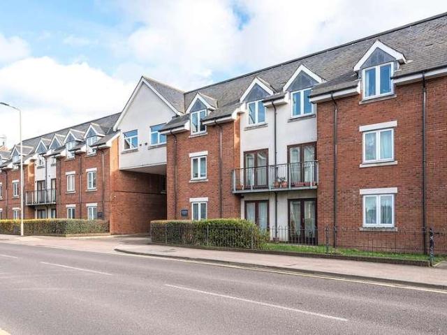Flat for sale in King's Walden, Hertfordshire