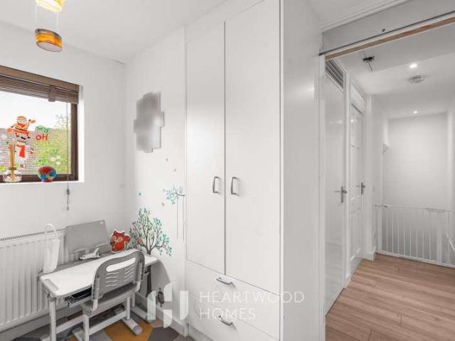 Flat for sale in Five Acres, Hertfordshire