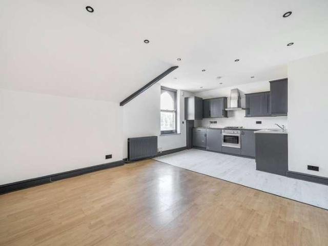 Flat for sale in London Borough of Croydon, Upper Norwood
