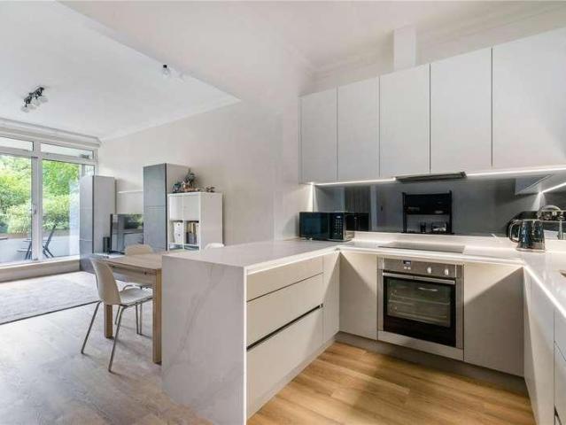 Flat for sale in Angel, Greater London