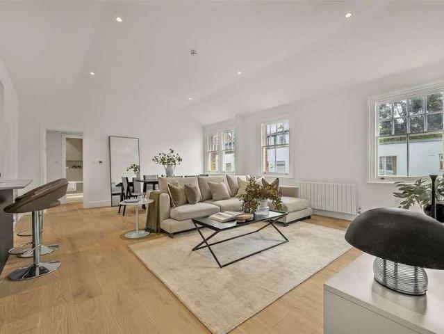 Flat for sale in Belsize Park, Greater London