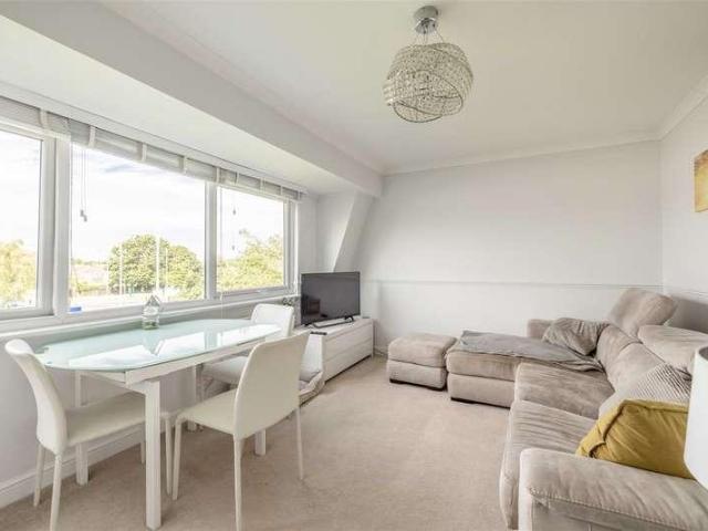 Flat for sale in Dedworth, Windsor