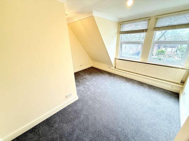 Flat for sale in West Finchley, Greater London