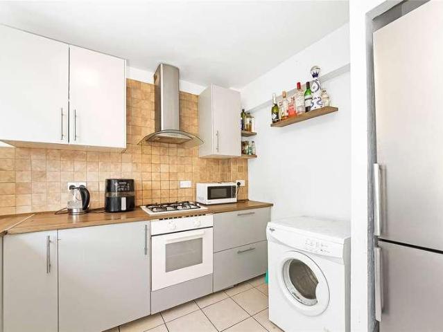 Flat for sale in London Borough of Merton, Mitcham