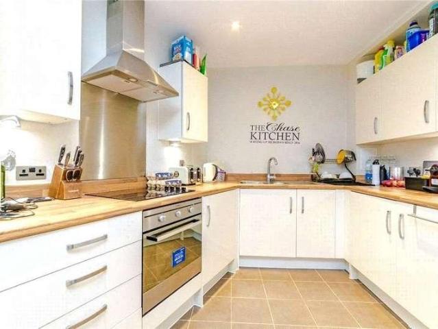Flat for sale in Croydon, Broad Green
