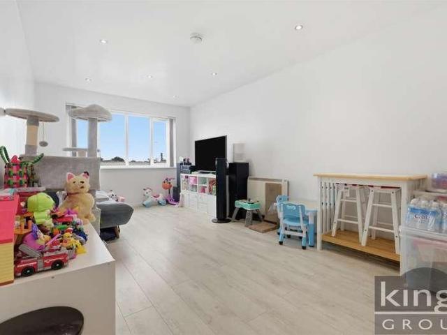 Flat for sale in Ponders End, Greater London