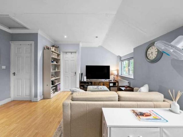 Flat for sale in Woking, Surrey