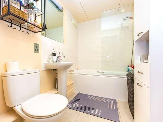 Flat for sale in Colindale, Greater London