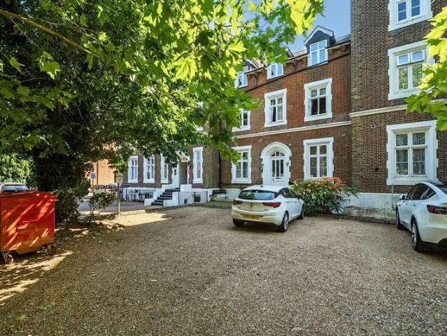 Flat for sale in Slough