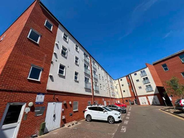Flat for sale in Maidenhall, Key Street
