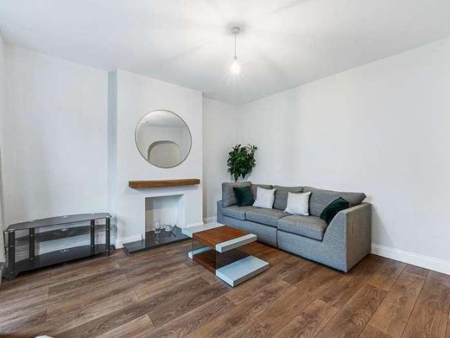 Flat for sale in West Ealing, Greater London