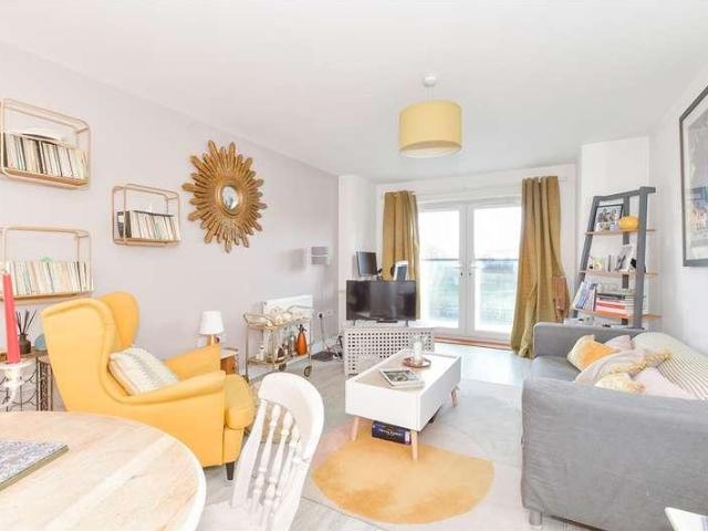 Flat for sale in Littlecote, West Sussex