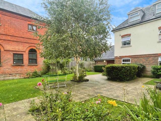 Flat for sale in New Town, Horsham
