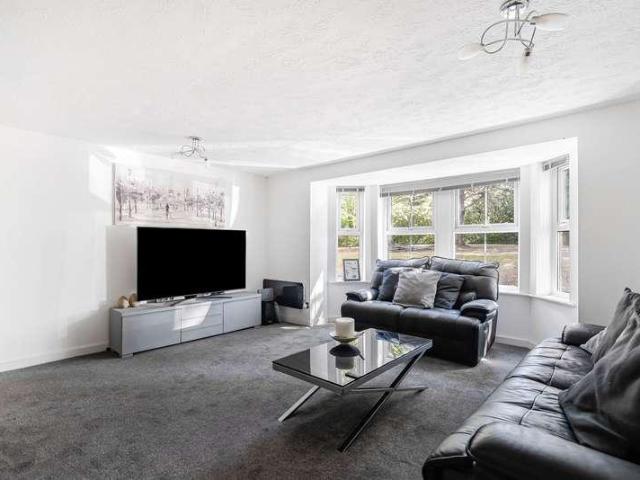 Flat for sale in Aldershot, Hampshire