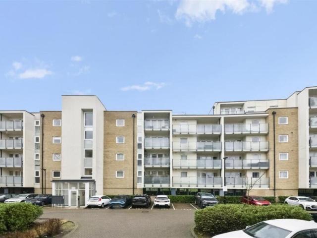Flat for sale in Ickenham, Greater London