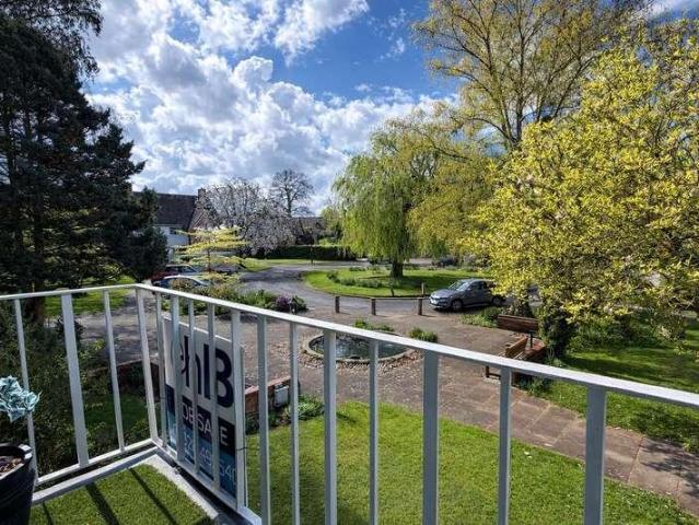 Flat for sale in Cliff Hill, Green Close