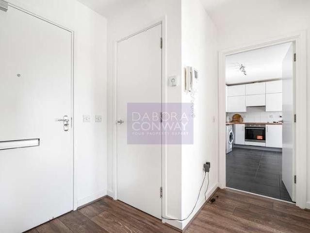 Flat for sale in London Borough of Redbridge, Greater London