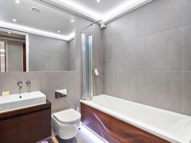 Flat for sale in East Dulwich, Greater London