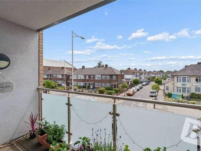 Flat for sale in Chadwell Heath, Greater London