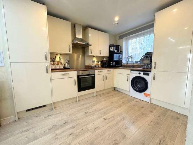 Flat for sale in London Borough of Barking and Dagenham, Greater London