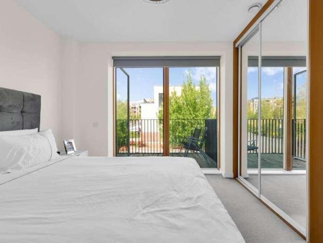 Flat for sale in West Finchley, Greater London