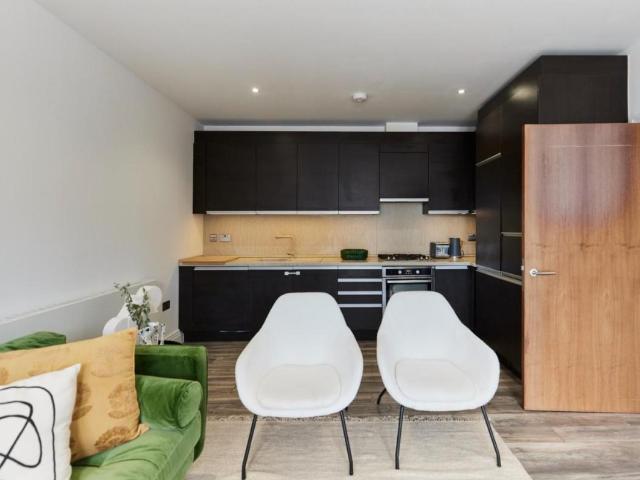 Flat for sale in Harlesden, Greater London