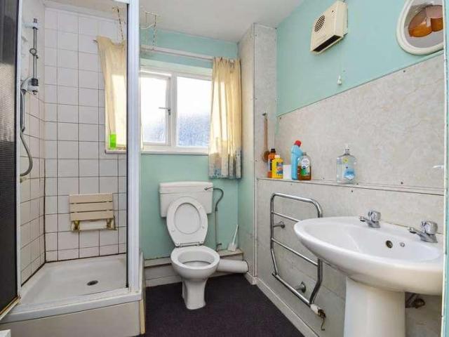Flat for sale in Eastmoor, West Yorkshire