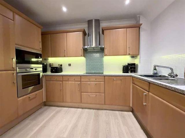 Flat for sale in Cliff Hill, Green Close