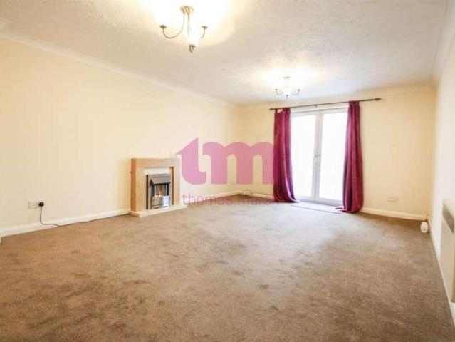 Flat for sale in Grays, Essex