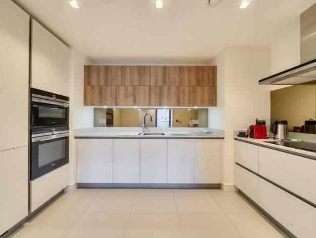 Flat for sale in Hendon, Greater London