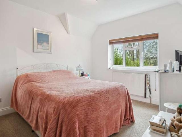 Flat for sale in Chalfont St. Peter, Denham
