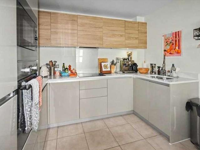 Flat for sale in London Borough of Ealing, Greater London