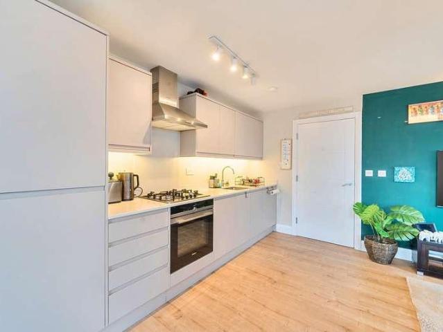 Flat for sale in Little Stanmore, Greater London