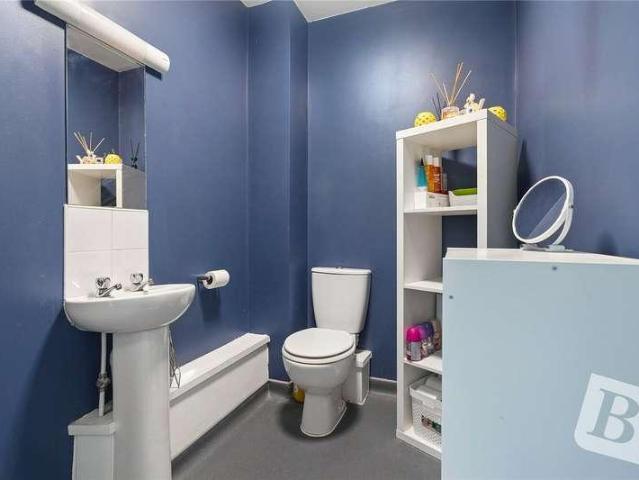 Flat for sale in Marks Gate, Greater London