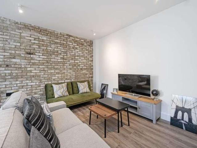 Flat for sale in E12, London