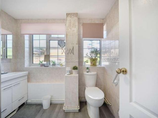Flat for sale in Eastcote, Greater London