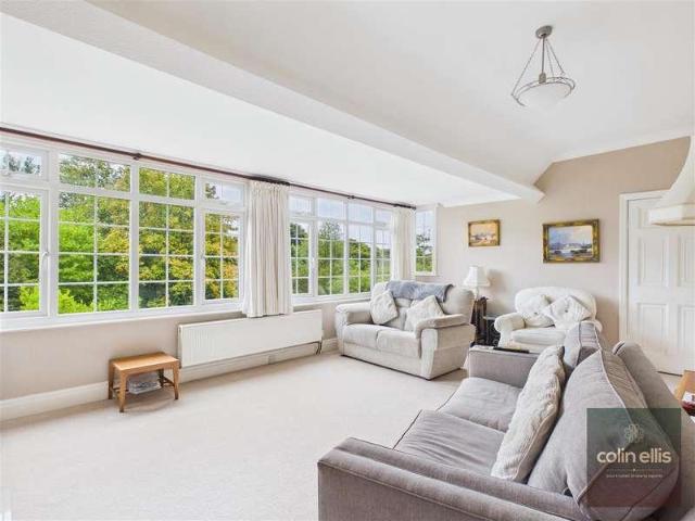 Flat for sale in South Cliff, Scarborough