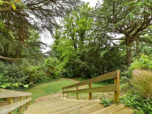 Flat for sale in Purley, Purley