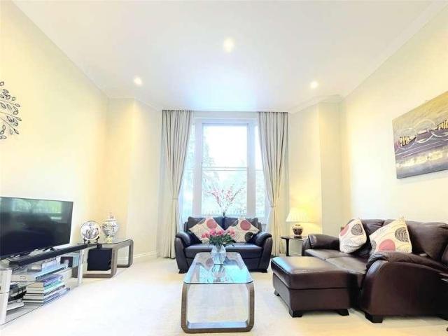 Flat for sale in Bromley, Shortlands