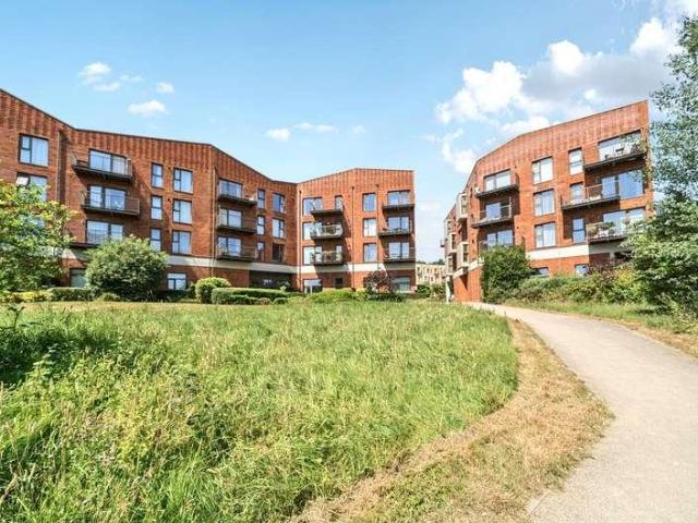 Flat for sale in Guildford Park, Westborough