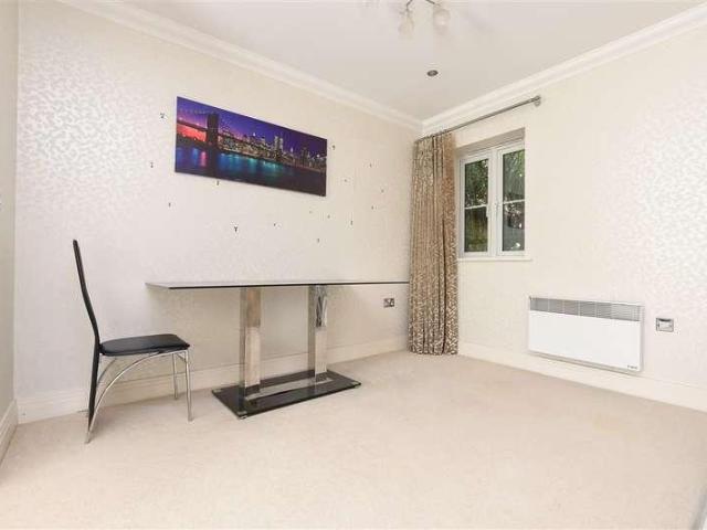Flat for sale in London Borough of Croydon, Purley