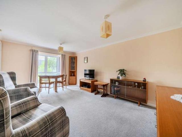 Flat for sale in Tewkesbury, Pamington