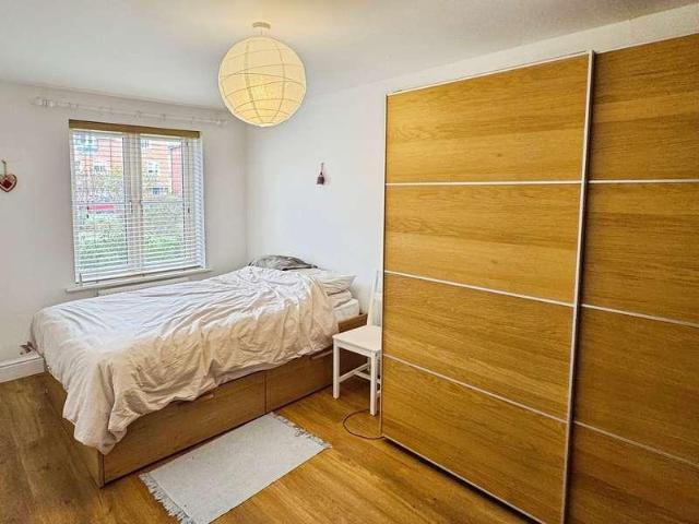 Flat for sale in Woodley